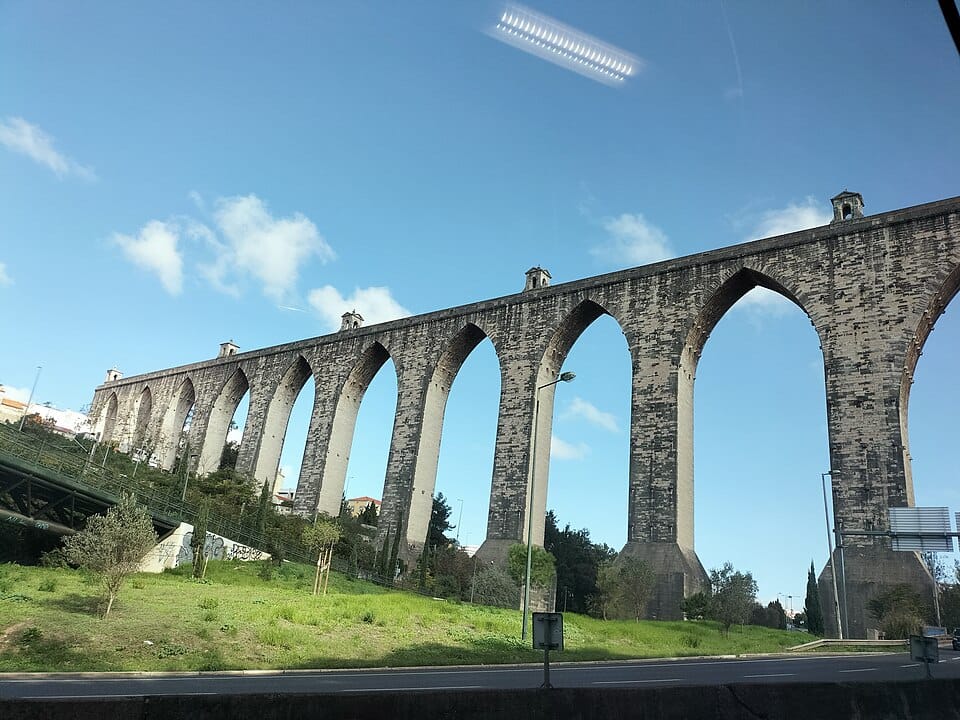 Águas Livres Aqueduct